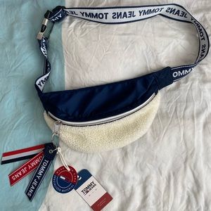 Tommy Hilfiger Fanny pack//cross body bag